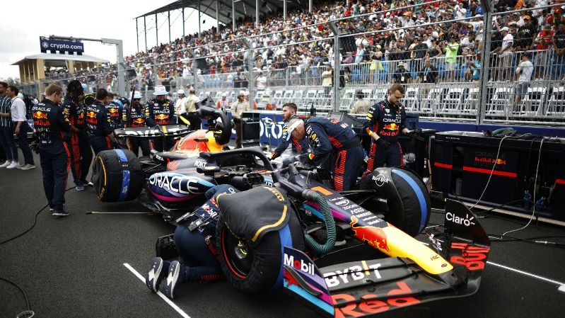 «Это продолжалось 15 минут», — член команды Red Bull раскрывает подробности оскорблений Макса Ферстаппена и команды во время Гран-при Формулы-1 в Майами в 2023 году.
