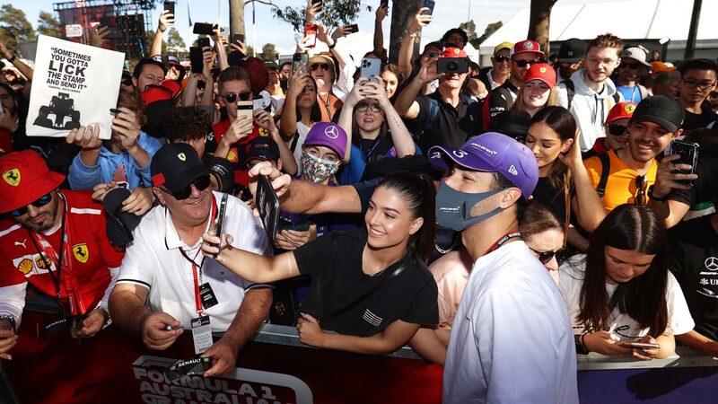 «Это довольно весело» — домашние болельщики в восторге от возвращения Ф1 вМельбурн, говорит Риккардо