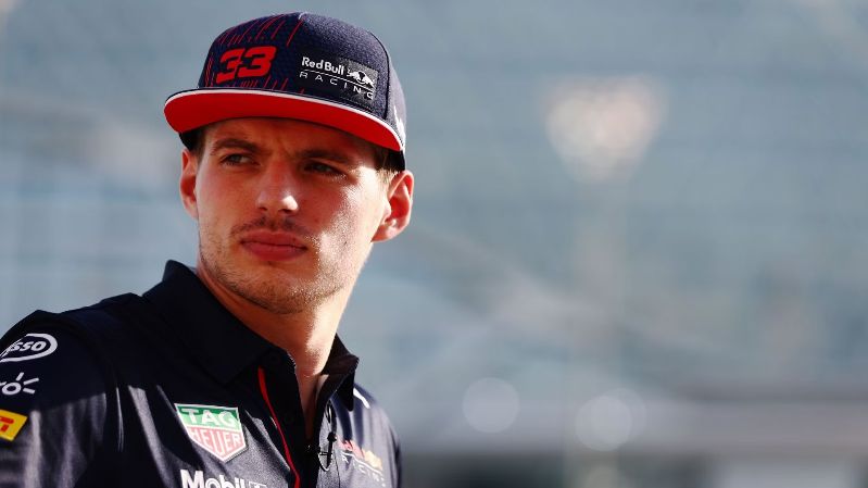 «Планы Макса Ферстаппена по ухоу из спорта были вызваны напряженной борьбой пилота Red Bull в 2021 году против Льюиса Хэмилтона», — говорит бывший чемпион Формулы-1