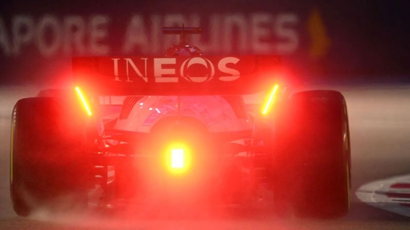 «Шумахер защищался так, словно это гонка всей его жизни», - Джордж Рассел на командном радио на Гран-при Сингапура Формулы-1 2022 года.