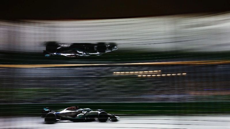 Гонщик Mercedes вынужден стартовать с питлейна на Гран-при Сингапура Формулы-1