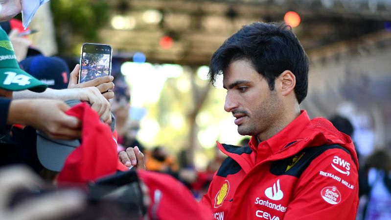 Карлос Сайнс отключается от мира, тренируется, чтобы преодолеть неудачный старт Ferrari в сезоне Формулы-1