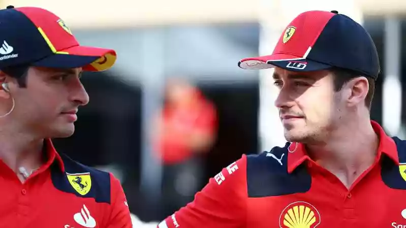 «Перестаньте беспокоить Карлоса Сайнса и Шарля Леклера», — высокопоставленный представитель Ferrari раскритиковал СМИ за распространение лжи