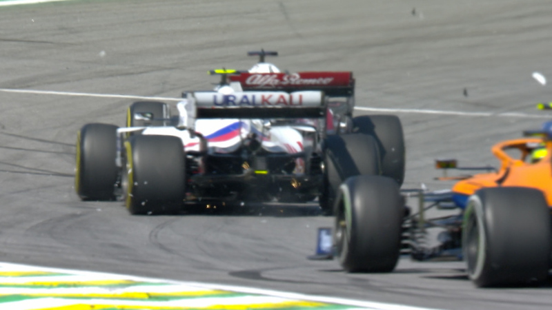 Шумахер наслаждался битвами в Бразилии, несмотря на то, что потерял переднее крыло в схватке с Райкконеном