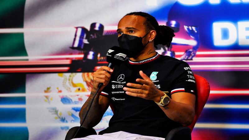 «В этом году нам подрезали крылья», - говорит Хэмилтон, когда Mercedes готовится к тяжелой битве с Red Bull в Бразилии.