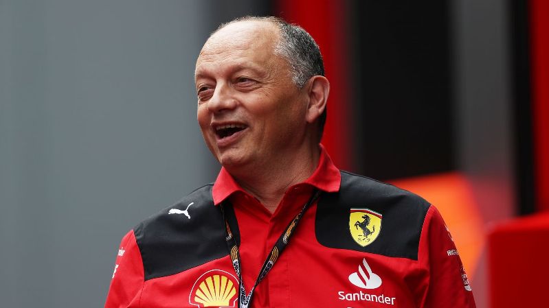 Несмотря на планы соперников по модернизации, руководитель команды Ferrari не боится восить изменения в разработку своего автомобиля шаг за шагом.
