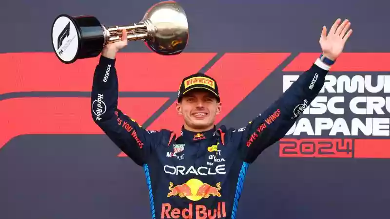 Ферстаппен опережает Переса, принеся Red Bull двойную победу на Гран-при Японии после ранних драматических событий