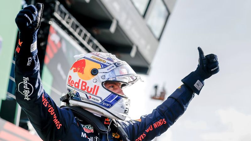«Мы должны были рискнуть!», — Ферстаппен радуется очень хорошему финальному кругу, на котором он завоевал третий поул подряд на Гран-при Нидерландов.