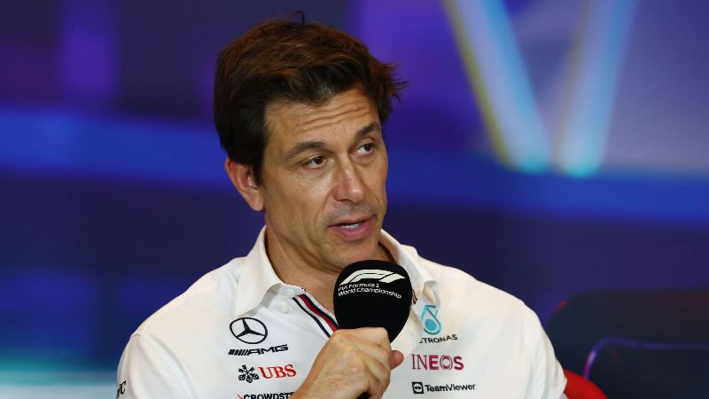 Босс Mercedes Тото Вольфф раскрывает причину, которая стоила его команде титула Формулы-1 в 2022 году