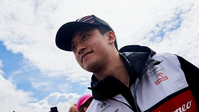 «Я прошел через все, через что проходит гонщик Формулы-1 за 10 лет», - говорит Чжоу после первой половины сезона новичков