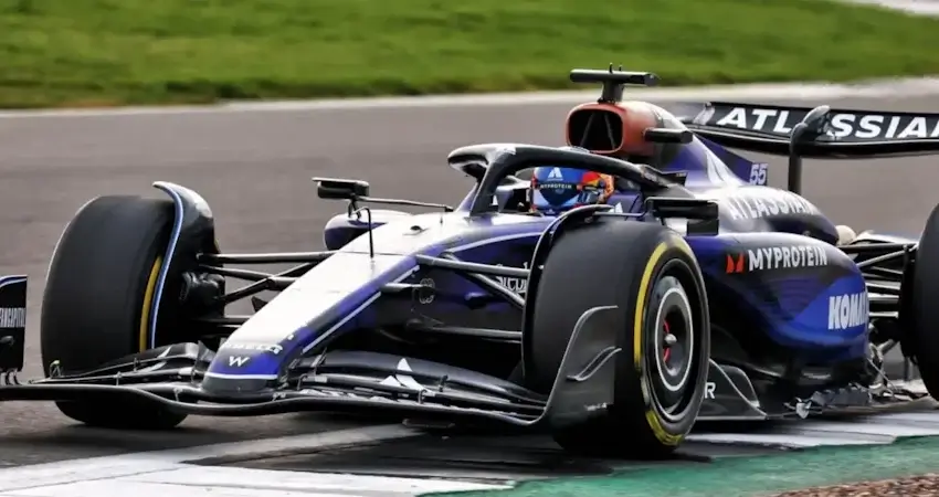 Карлос Сайнс "заблудился" на презентации Williams FW47 в Сильверстоуне