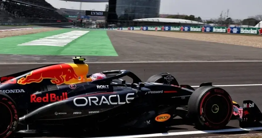 Хельмут Марко поддерживает Лиама Лоусона в Red Bull