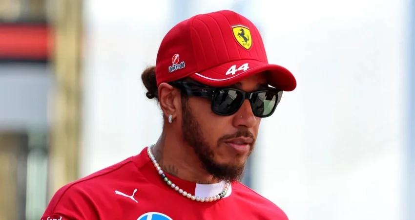 Хэмилтон бьет тревогу с поразительным предсказанием о "боли" в Ferrari