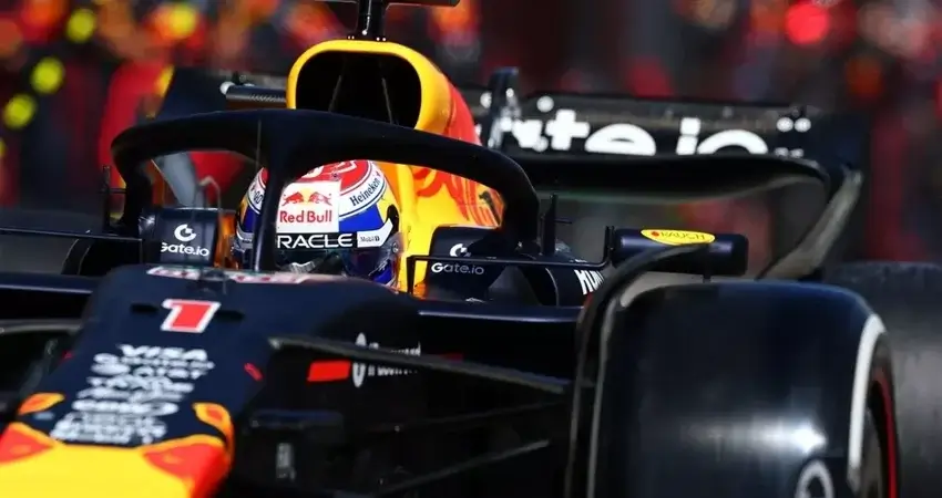«Либо побеждай, либо разбивай»: Как Макс Ферстаппен выиграл 400-ю гонку Red Bull
