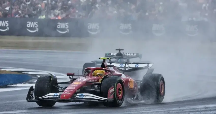 Льюис Хэмилтон обсудит с Ferrari проблемы болида после Гран-при Великобритании