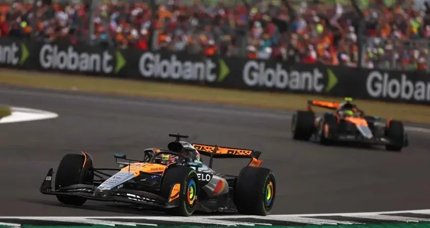 Радиопереговоры. McLaren удержала победу