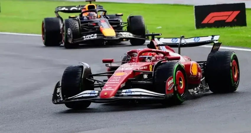 Леклер верен Ferrari несмотря на трудности
