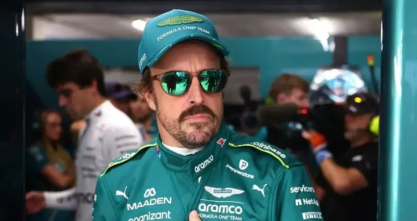 Алонсо эффектно прибыл в Монцу на редком Aston Martin Valhalla