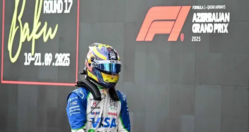 Идиот, идиот! Яростный Хаджар отчитал себя за ошибку на последнем повороте