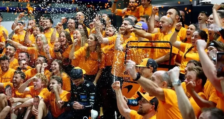 Трогательный тост в честь Жиля де Феррана от McLaren