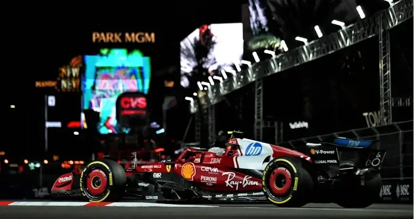 Хэмилтон запретил Ferrari трогать настройки