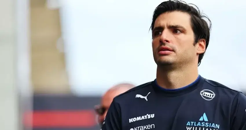 Карлос Сайнс: «Контакт с Хэмилтоном сломал переднее антикрыло и всю гонку»