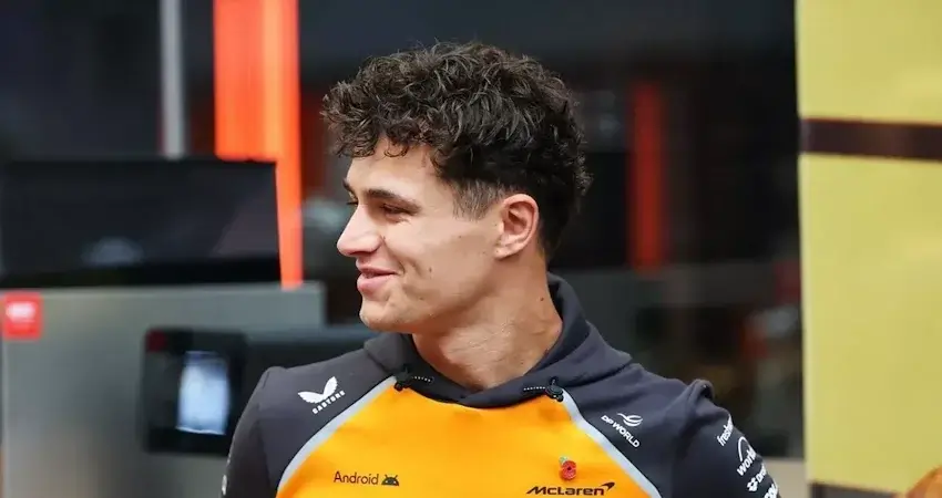 Ландо Норрис представил арт-шлем к 150-му старту