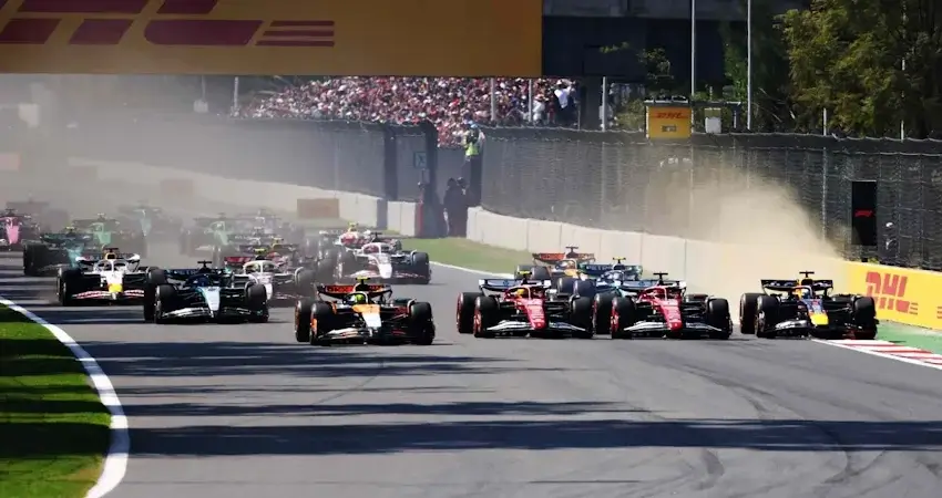 Порно вместо Ф1 на пароме  