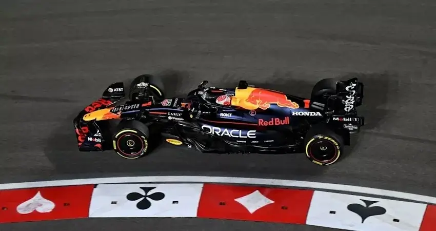 FIA отремонтировала и приварила люки на трассе Гран-при Лас-Вегаса