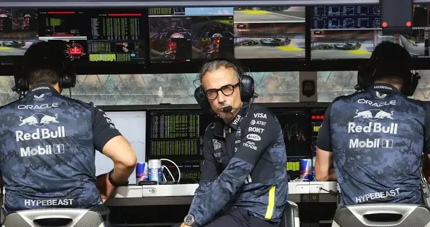 Меньше политики, больше гонок: новые цели Лорана Мекиса в Red Bull