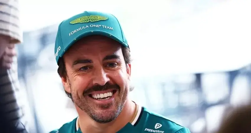 Алонсо выкатил редчайший Aston Martin Valiant в Монако