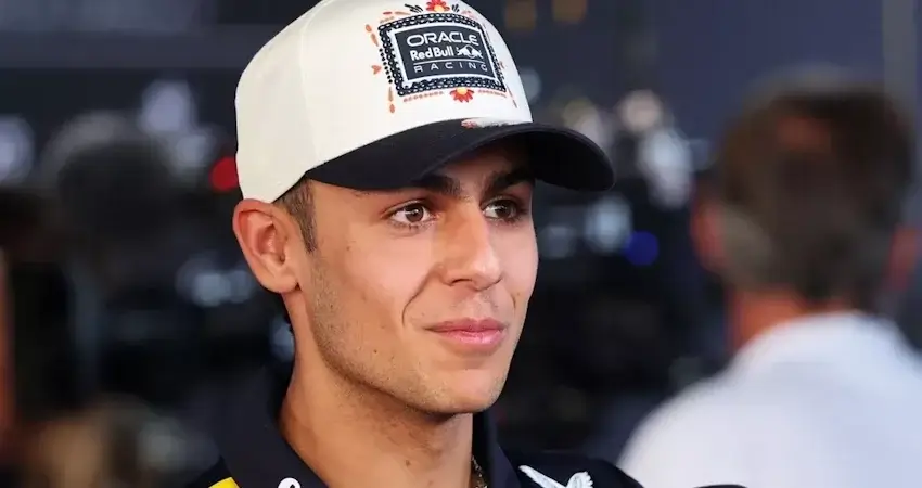 Арвид Линдблад устроит шоу на болиде Red Bull в Дели