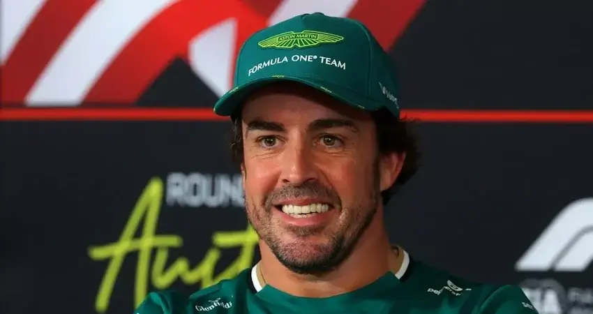 Алонсо получил Aston Martin DBX S в Монако