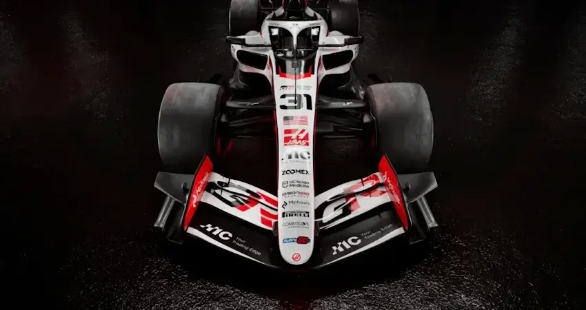 Haas представила ливрею 2026 с акцентом Toyota