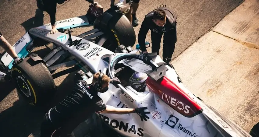 Почему Mercedes рухнула с вершины: анализ 4 лет провалов