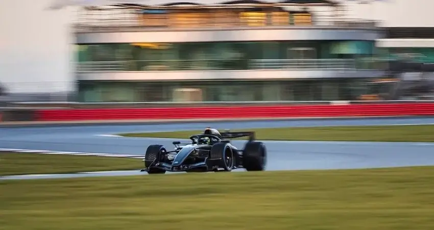 Cadillac впервые обкатала болид 2026 на Сильверстоуне