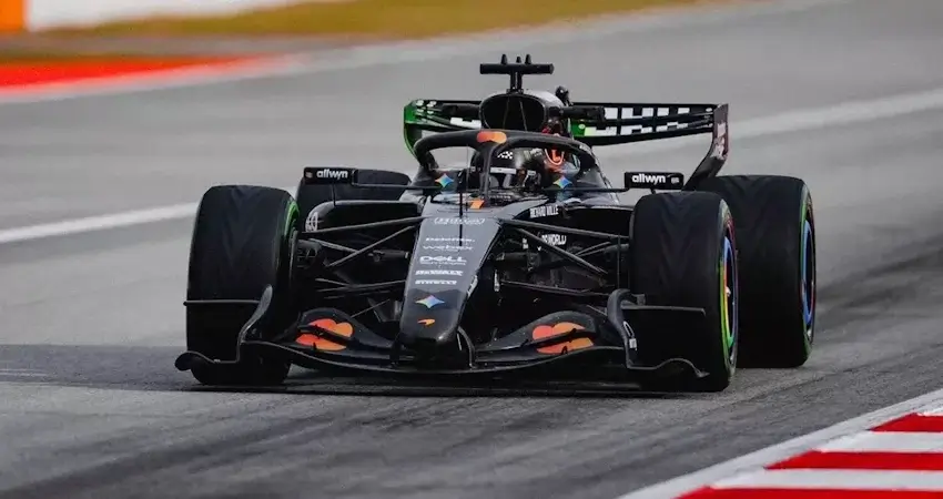 Норрис впервые вывел McLaren №1 на трассу Каталунья