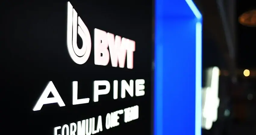 Alpine впервые завела силовую установку Mercedes к сезону-2026