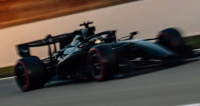 Эмоциональный дебют Aston Martin AMR26 в Барселоне