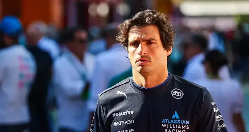 Сайнс встретился с юной болельщицей, подарившей ему талисман на шлем