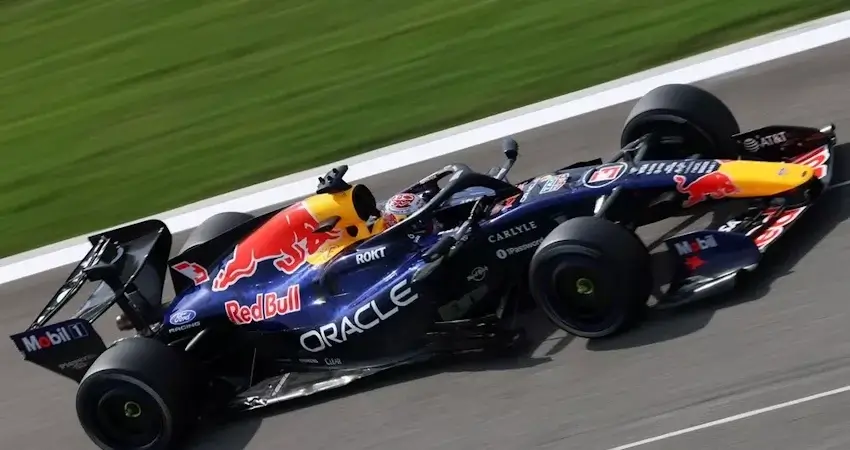 Почему клиенты Mercedes хвалят новый мотор Red Bull и сколько в этом политики