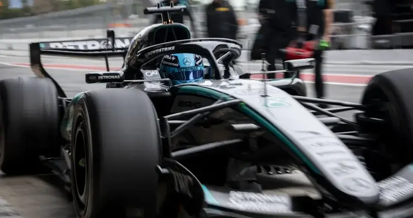 Red Bull идет против Mercedes в споре о хитрости с двигателем