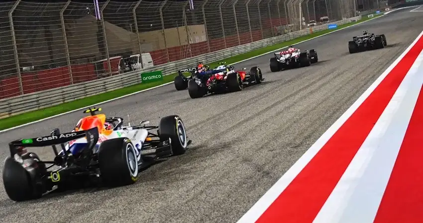 Итоги второго дня тестов в Бахрейне: инновации Ferrari и надежность Mercedes