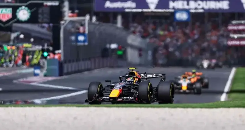 Радиопереговоры. Хаджар разнёс силовую установку Red Bull и сошёл в Австралии