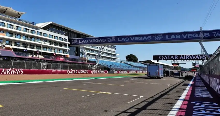 Легендарный Сильверстоун заключил контракт с культовым британским брендом