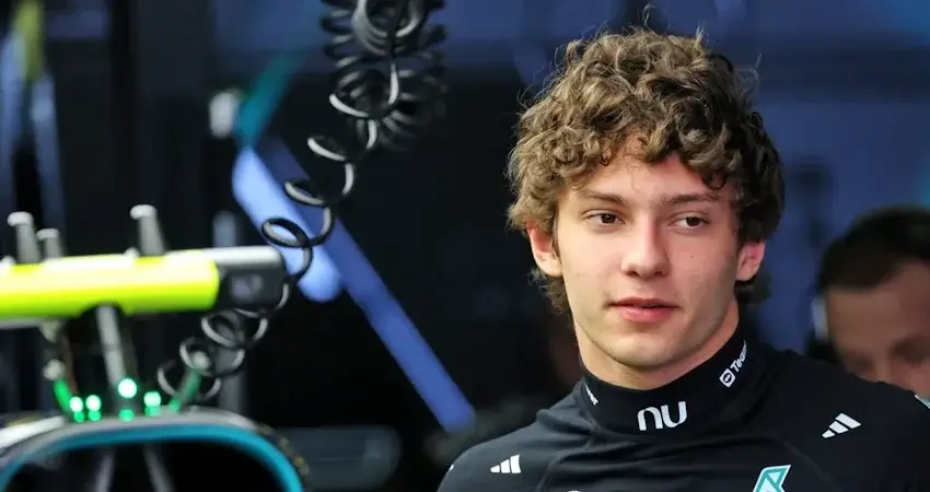 Исторический дубль Mercedes в Австралии