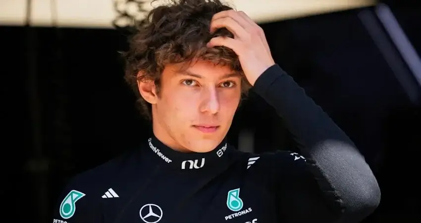 ФИА расследует действия Антонелли и Гасли