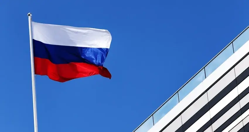 Возвращение флага: FIA снимает ограничения для гонщиков из России и Беларуси