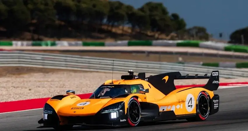 Норрис за рулём гиперкара McLaren