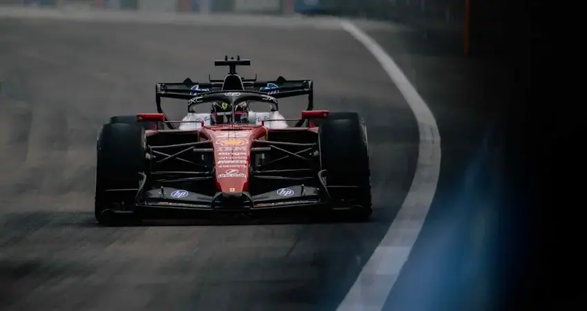 Леклер напугал Ferrari